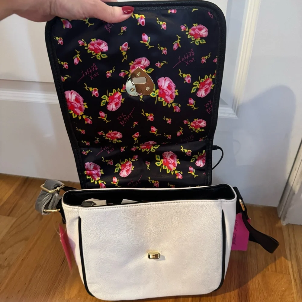 Betsey Johnson White and Black Phone Bag - Picture 3 of 7